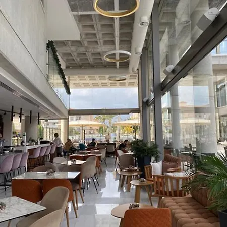 Phaedrus Living Elysia Park Flat Lejlighed